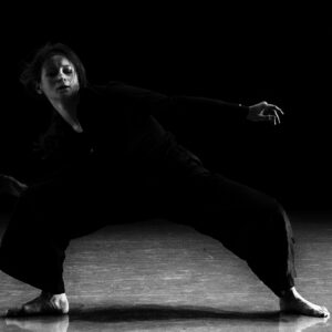 Mathilde DELVAL qui improvise lors d'une session au CCN Ballet du Nord.